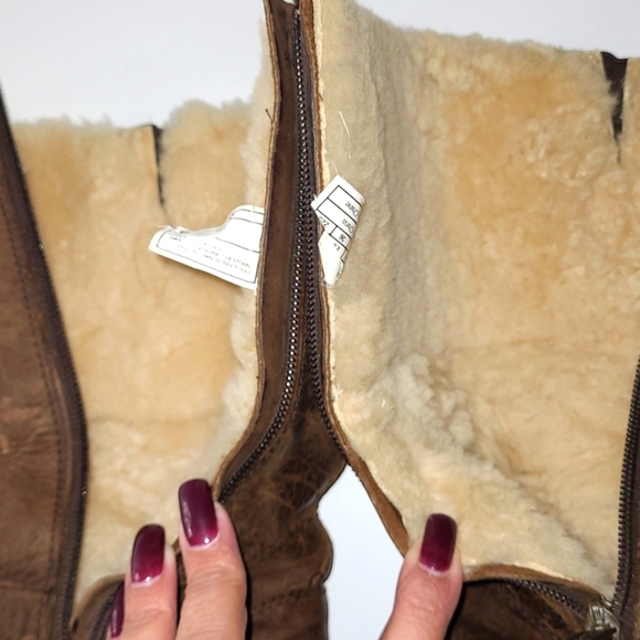 UGG Boots - Picture 4 of 6